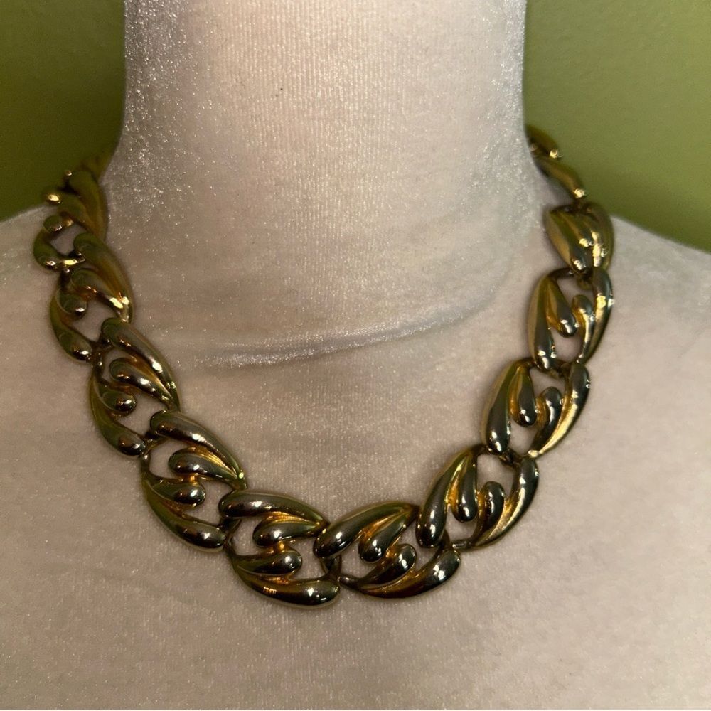 Elegant Gold Chain Necklace